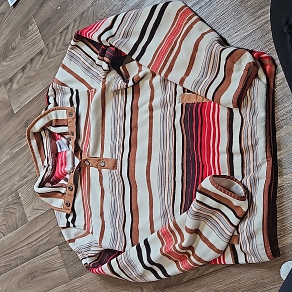 Cinch Tops - Womens small Cinch 3/4 button